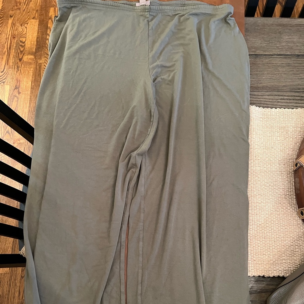 Jjill women’s two pair 2X full leg cropped pants.